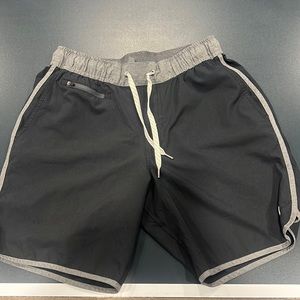 Vuori 7’ lineless shorts